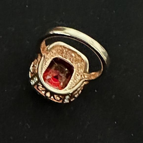 Rose Gold Toned Ring w Large Garnet Colored Oval-Cut Center Stone Size 6 - Picture 11 of 12